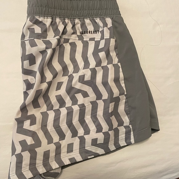 Gray and white shorts - Picture 2 of 6